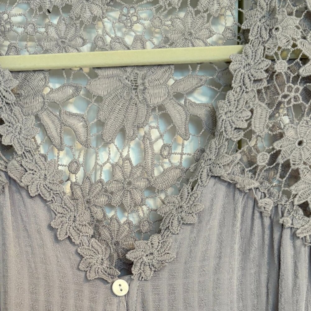 New! Never worn Grey Lace Top - M - Picture 3 of 5